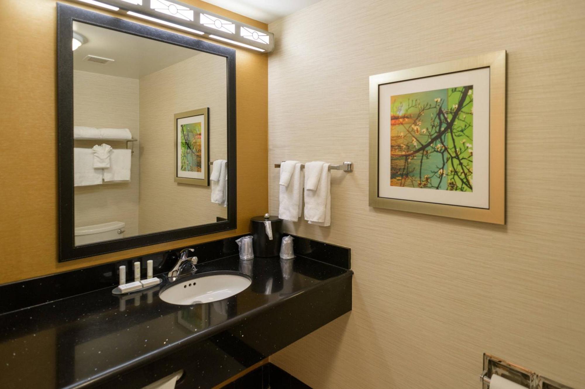 Fairfield Inn & Suites Кеннет-Сквер Экстерьер фото