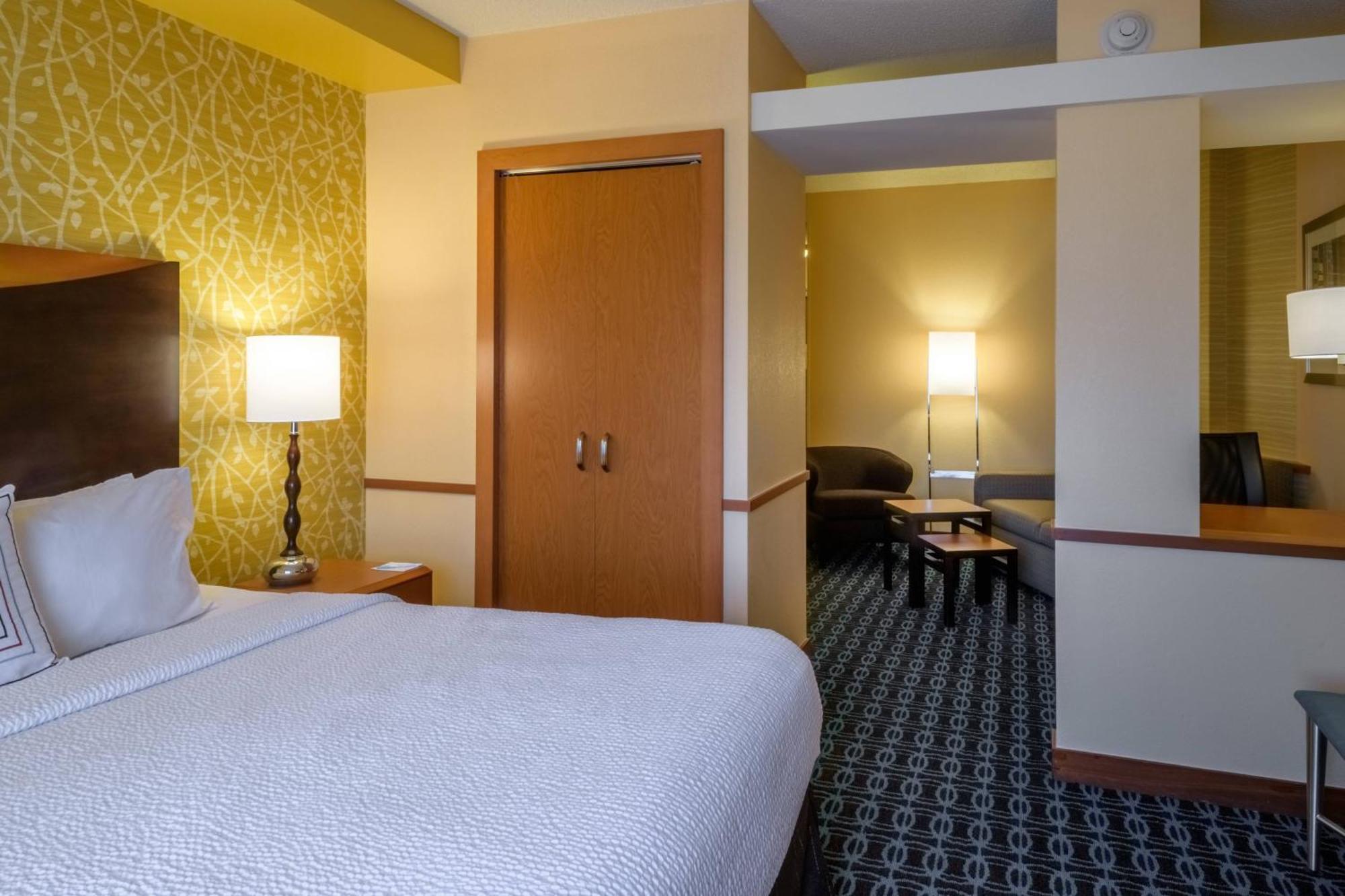 Fairfield Inn & Suites Кеннет-Сквер Экстерьер фото