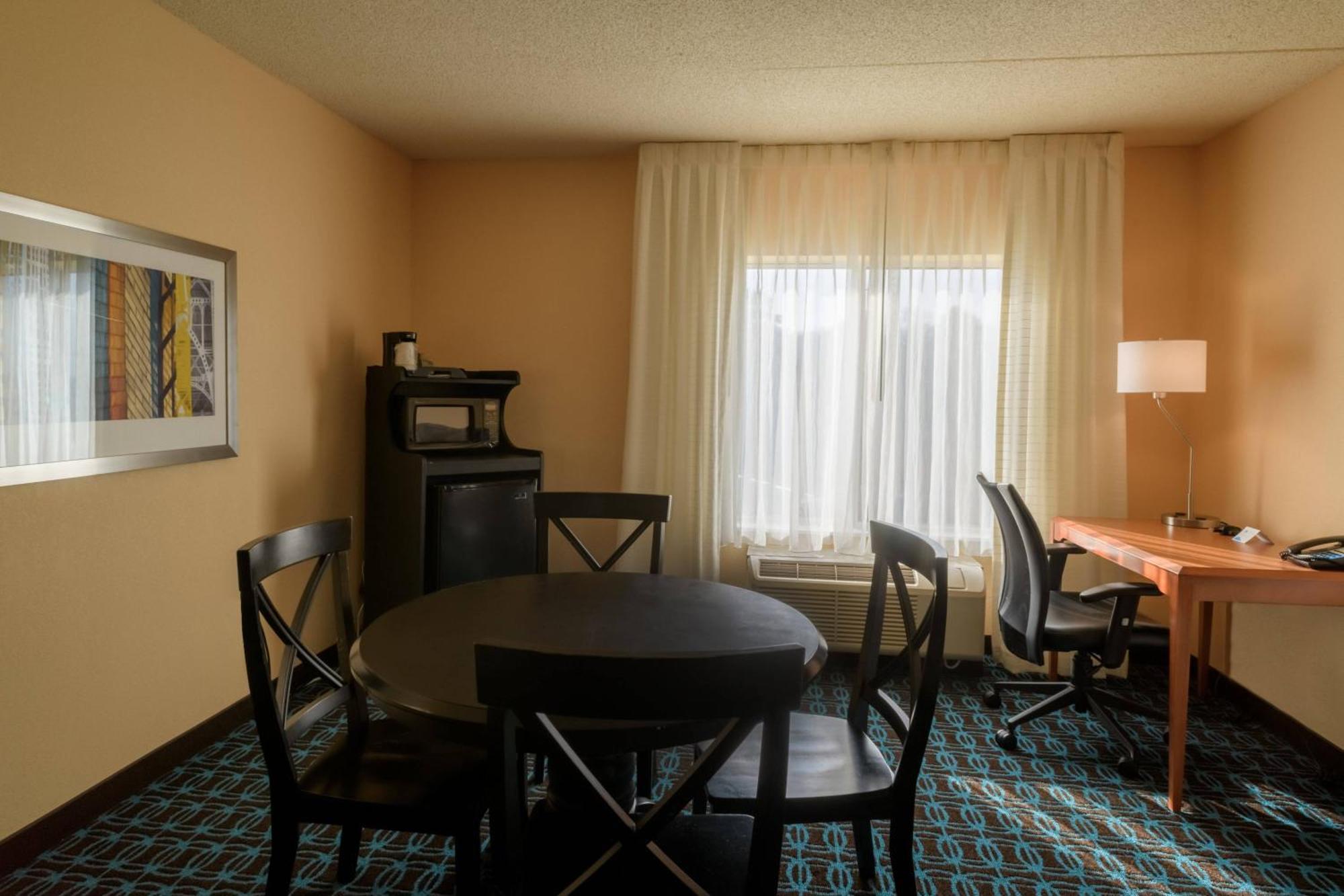 Fairfield Inn & Suites Кеннет-Сквер Экстерьер фото