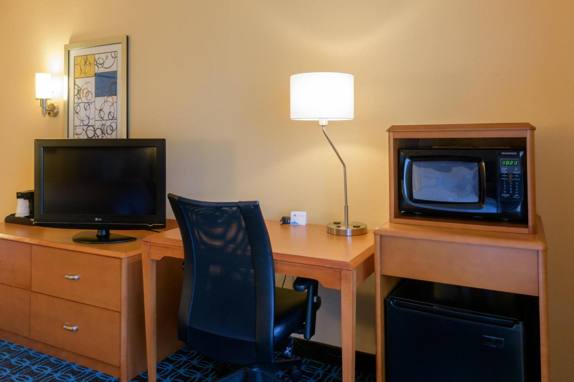 Fairfield Inn & Suites Кеннет-Сквер Экстерьер фото