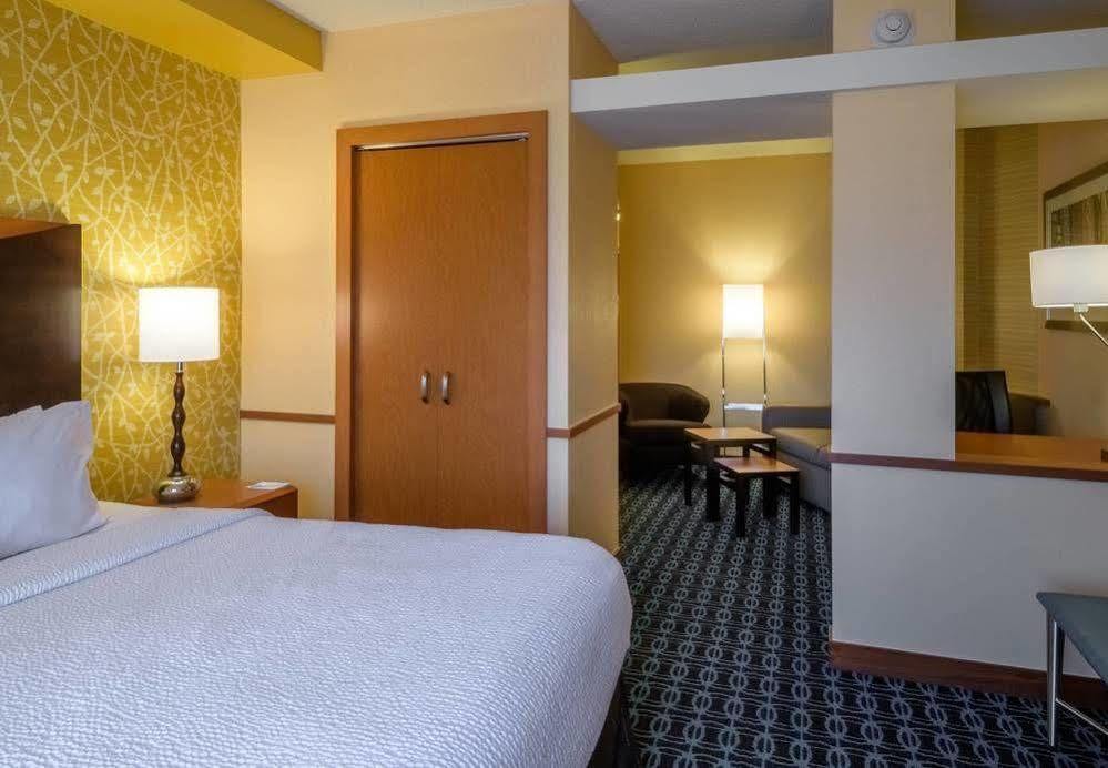 Fairfield Inn & Suites Кеннет-Сквер Экстерьер фото